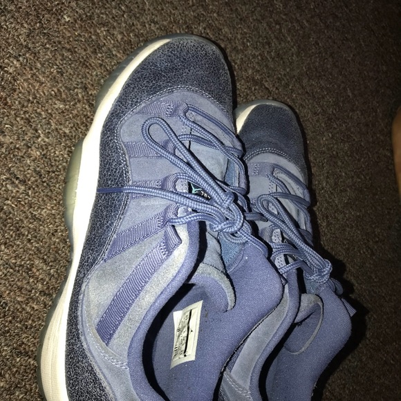 Jordan 11s Blue Moon - Picture 5 of 6